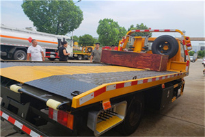 新洲区附近拖车电话号码服务