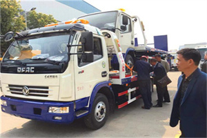 新洲区汽车道路救援拖车价格